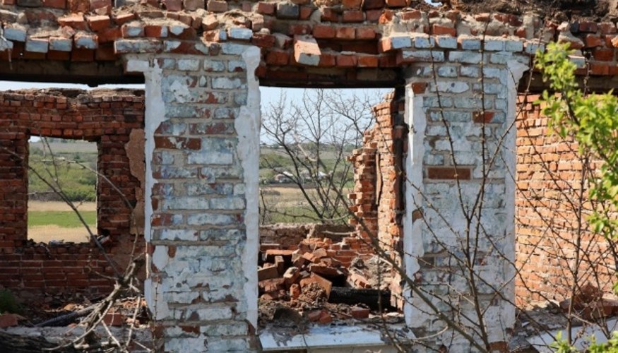 Пошкоджене підприємство у Кривому Розі після удару російських військ 16 липня.