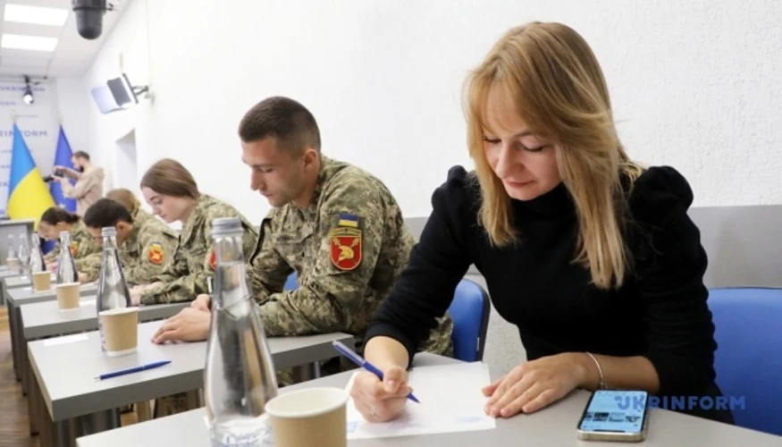 Радіодиктант національної єдності / Pexels